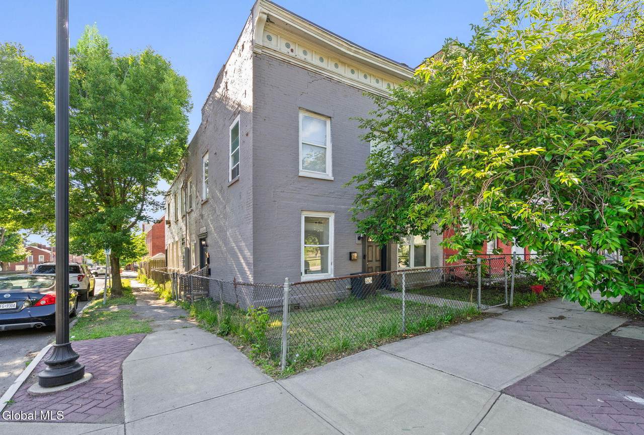 421 4th Street - Photo 1