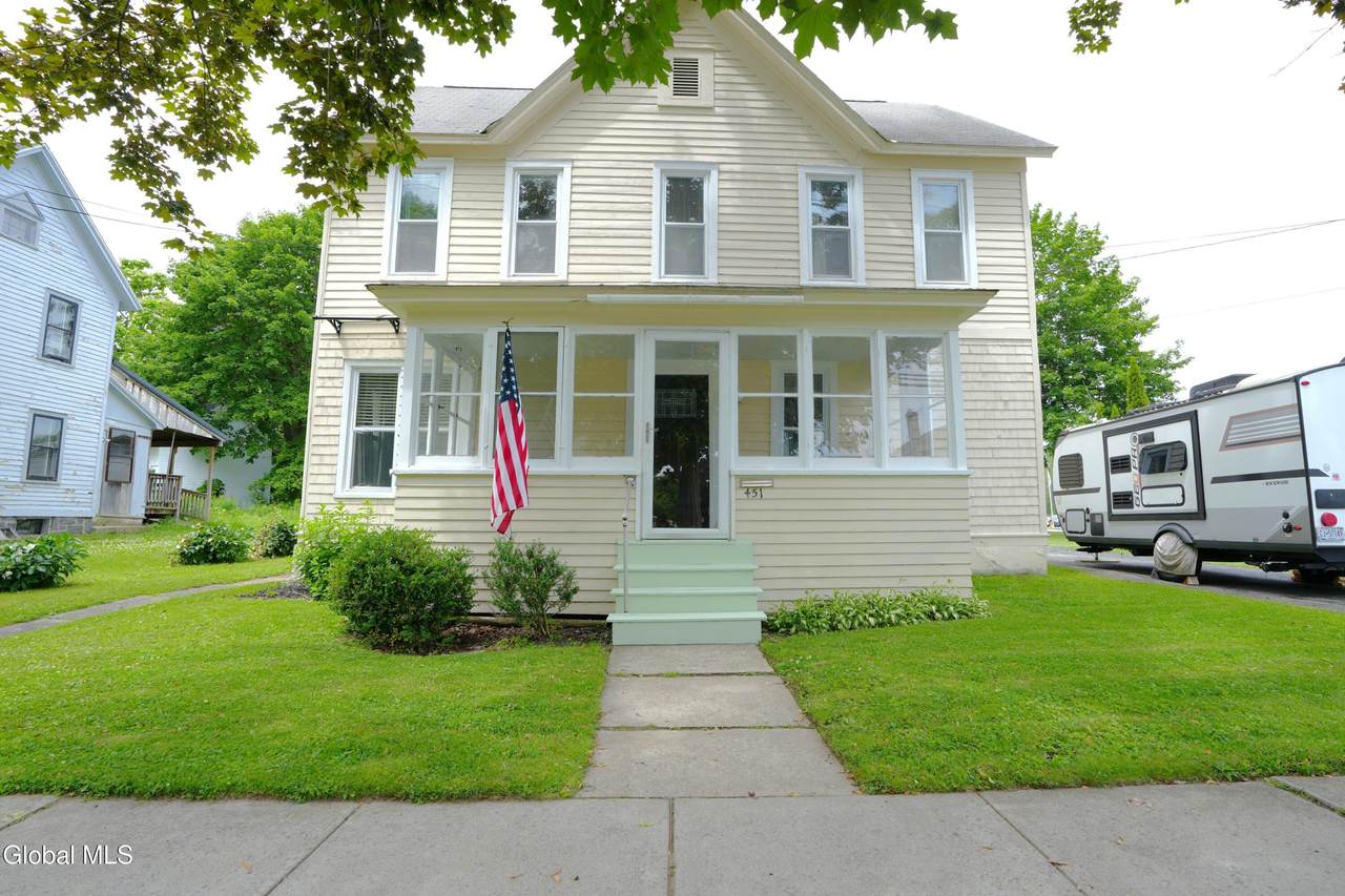 451 Perry Street - Photo 1