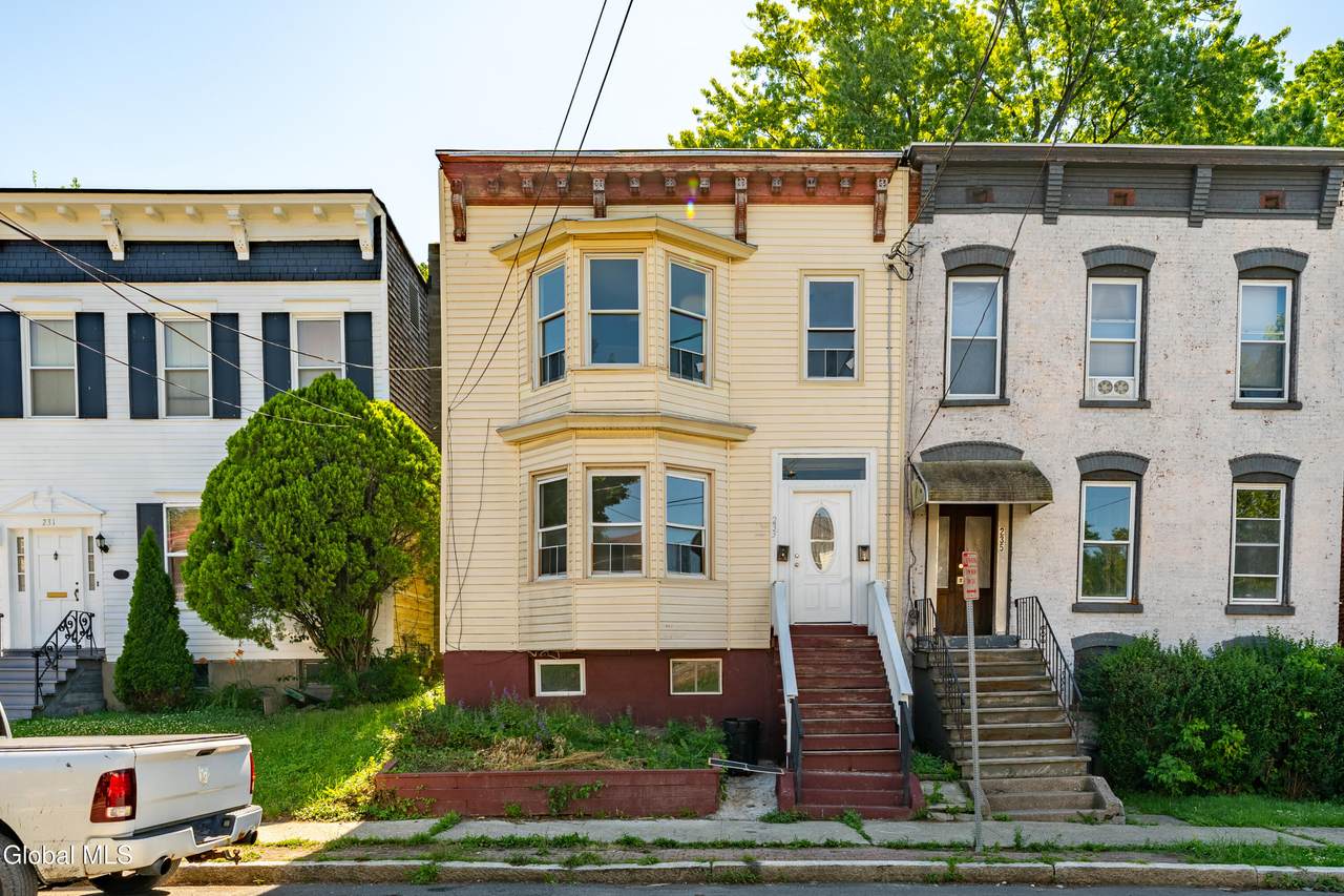 233 Swan Street - Photo 1