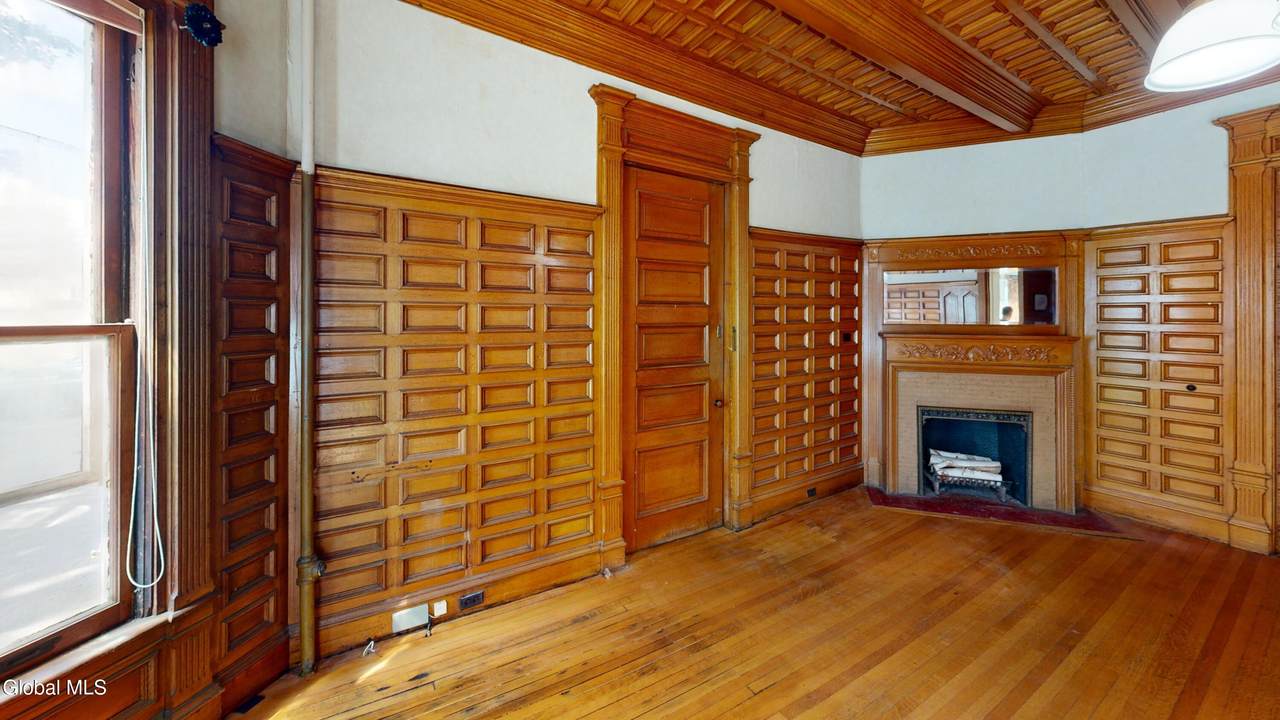 https://bt-photos.global.ssl.fastly.net/capital/1280_boomver_1_202621168-2.jpg