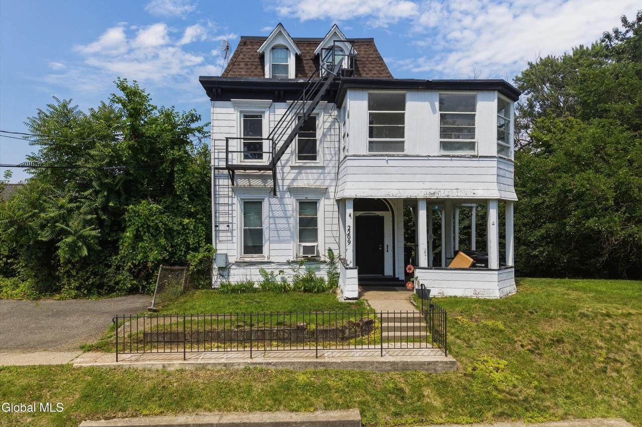 2209 16th Street - Photo 1