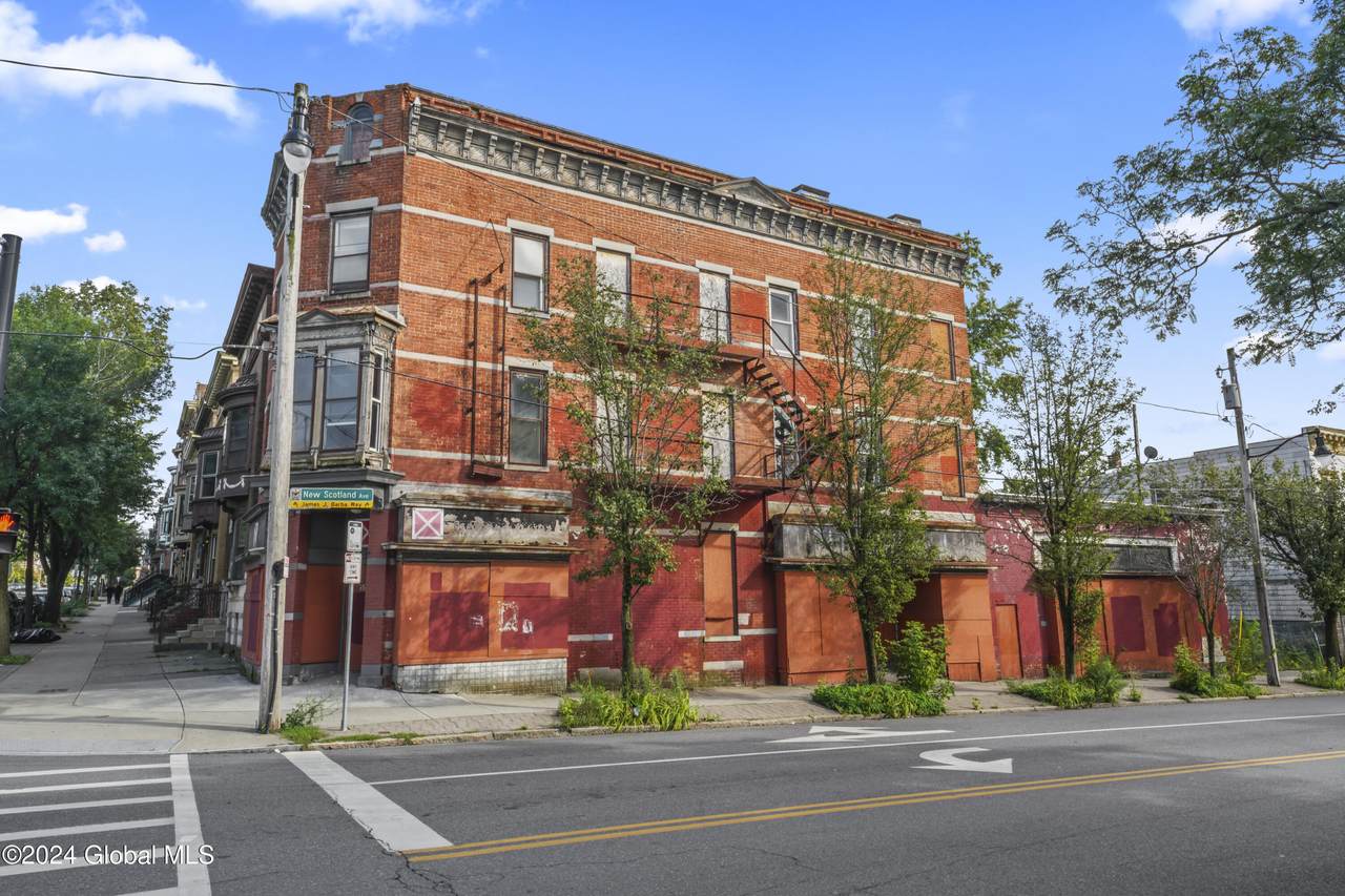 558 Madison Avenue - Photo 1