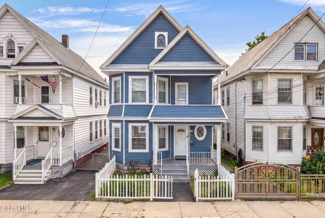 928 Delamont Avenue - Photo 1