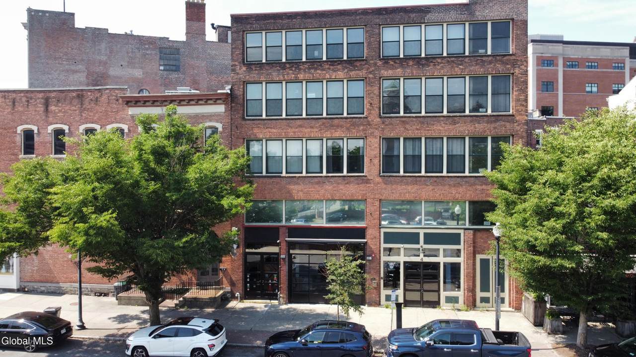 4-6 Sheridan Avenue - Photo 1