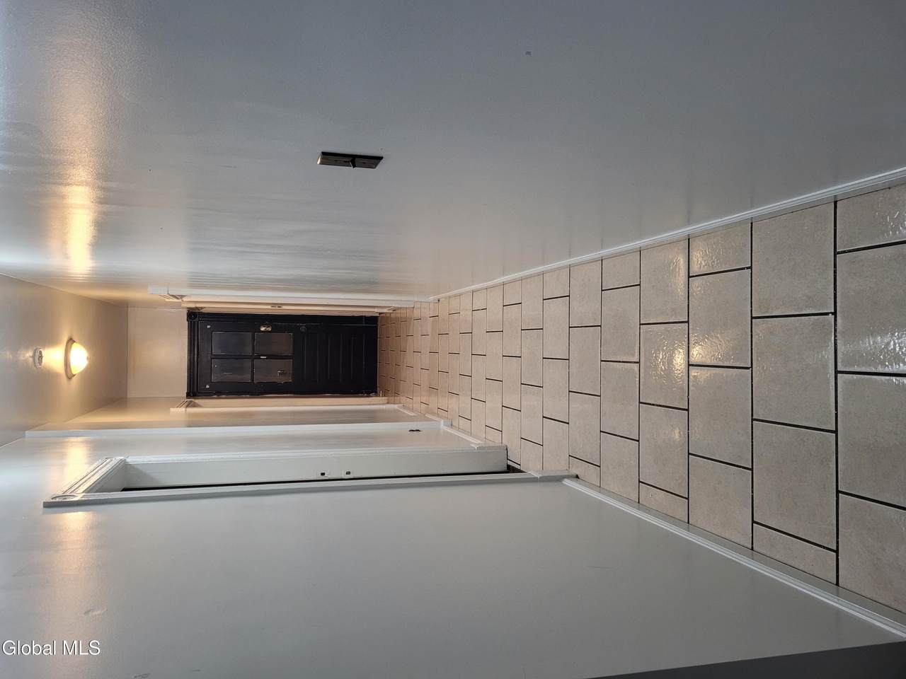 607 Nott Street - Photo 1