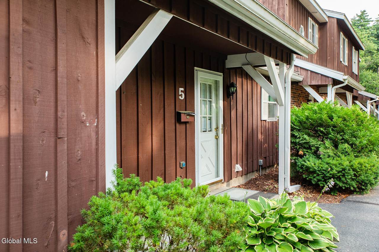 5 Queensway - Photo 1