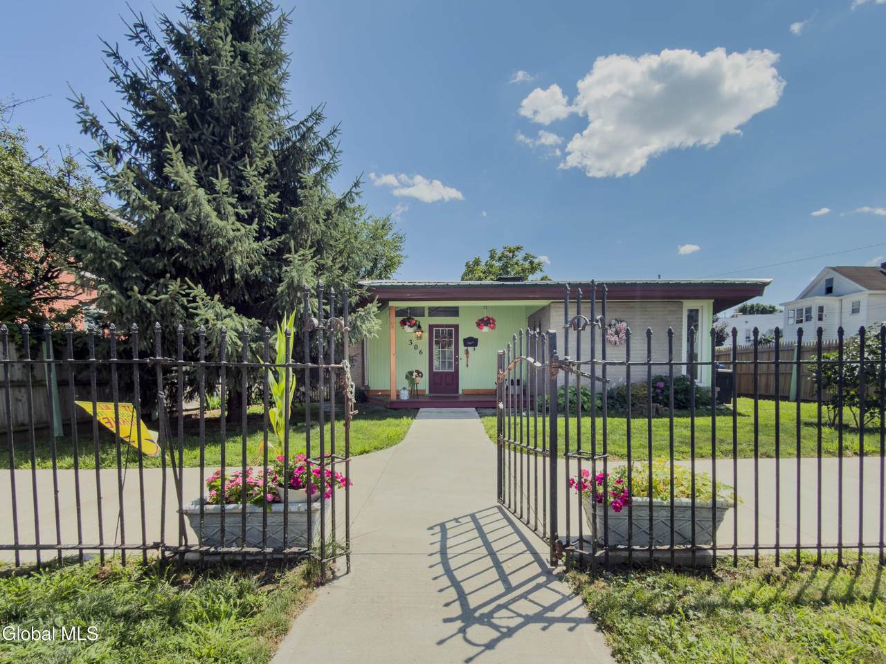 306 16th Street - Photo 1