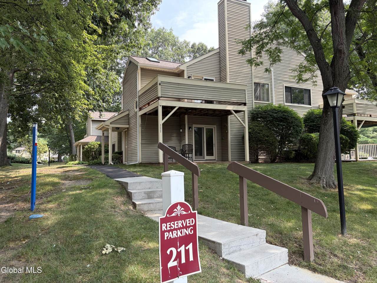 211 Grenadier Court - Photo 1