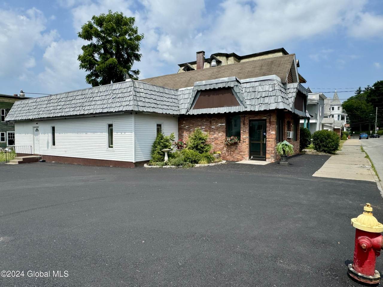 194 Guy Park Avenue - Photo 1