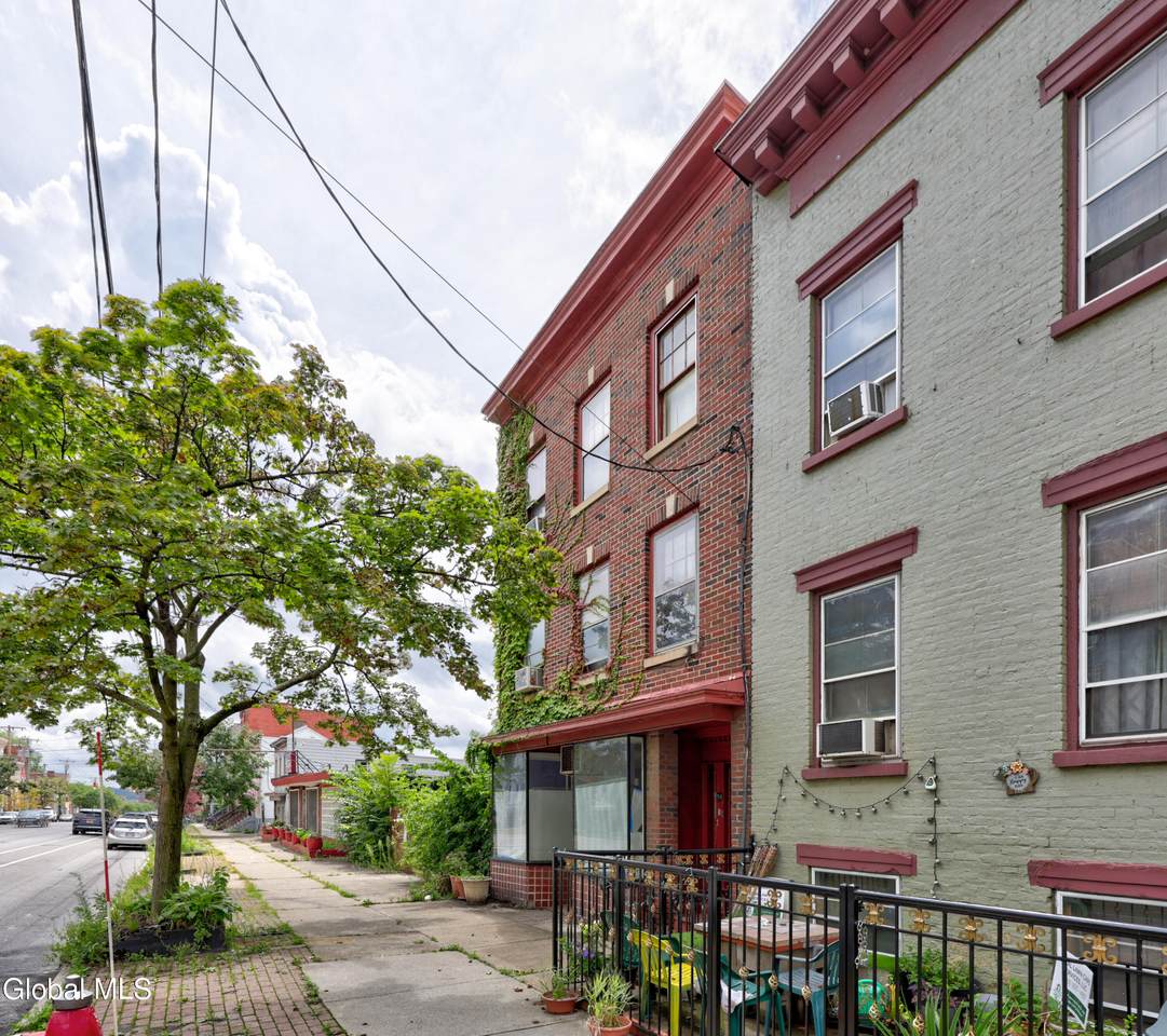 188 Clinton Avenue - Photo 1