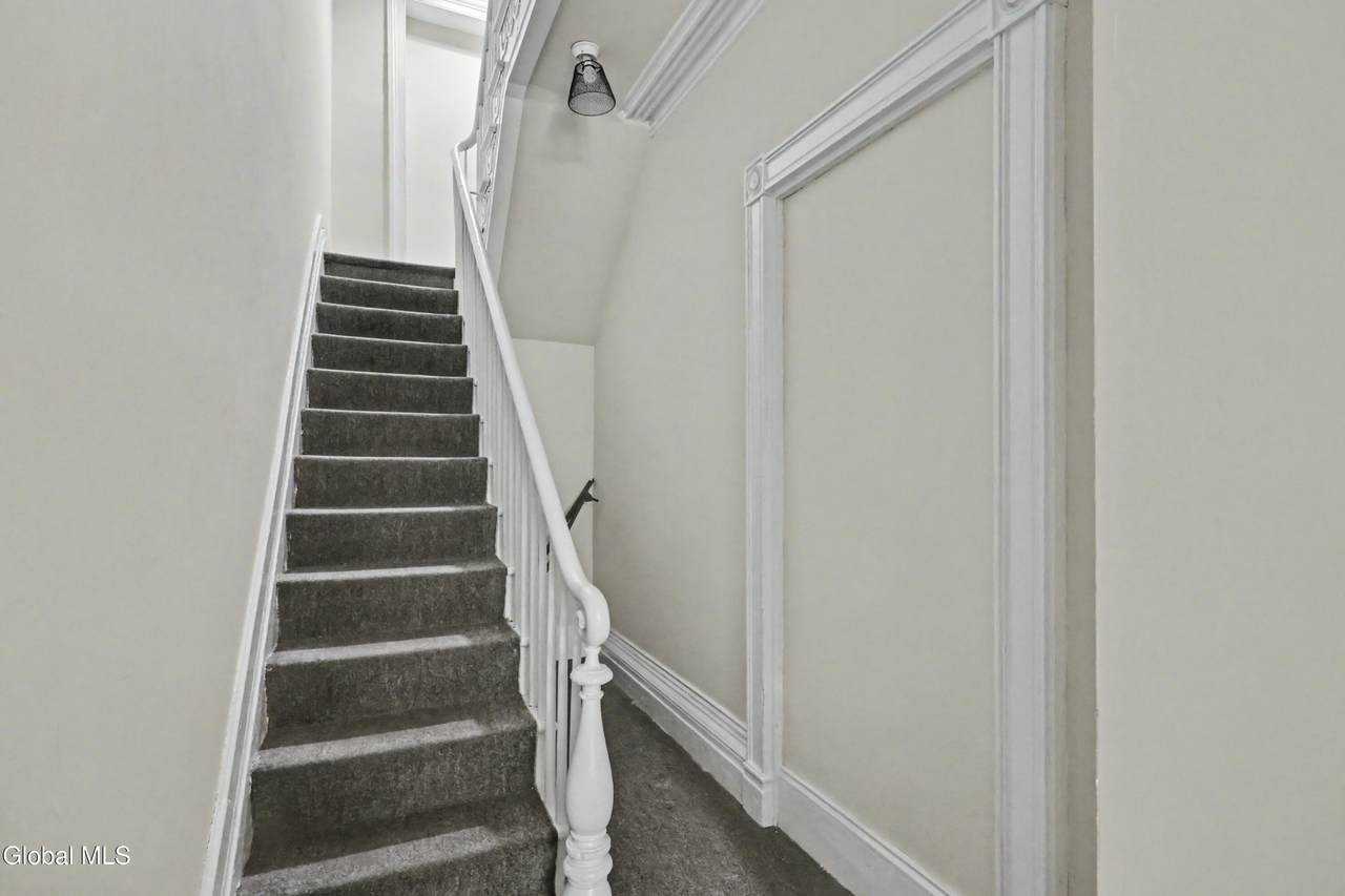 https://bt-photos.global.ssl.fastly.net/capital/1280_boomver_1_202624554-2.jpg
