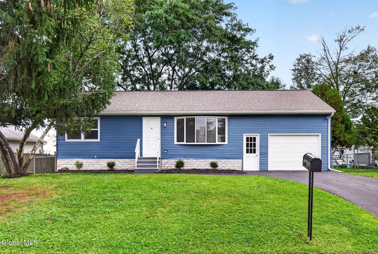 20 Lawrence Avenue - Photo 1