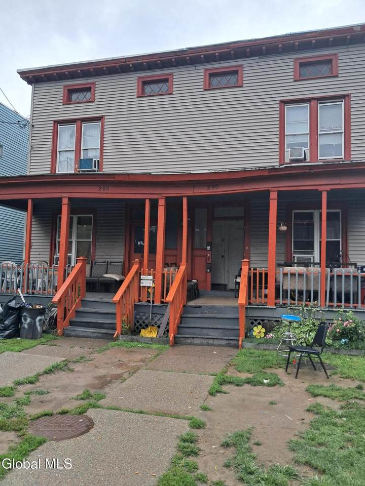 288-290 Yates Street - Photo 1