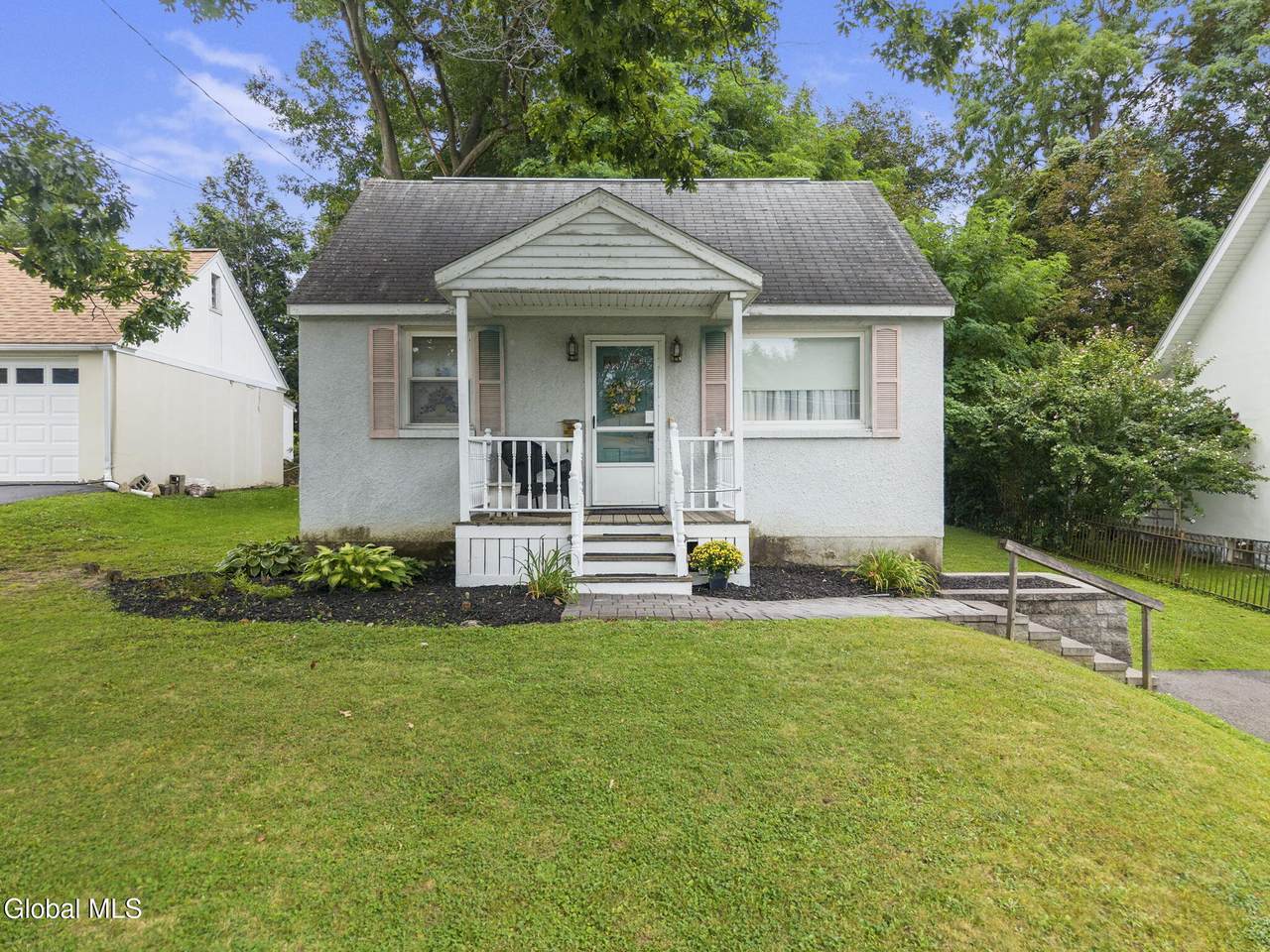 33 Evelyn Avenue - Photo 1