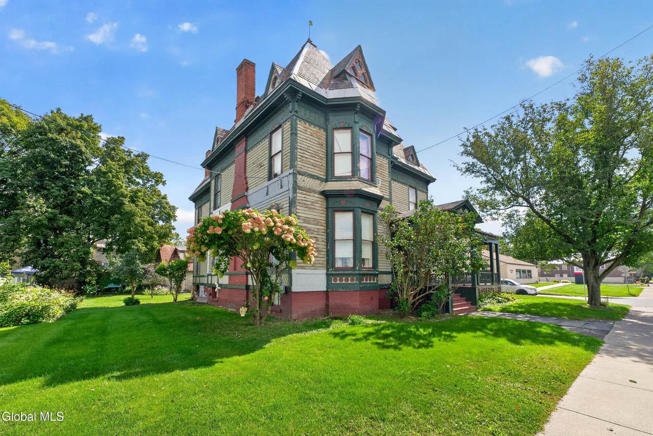 824 2nd Avenue - Photo 1