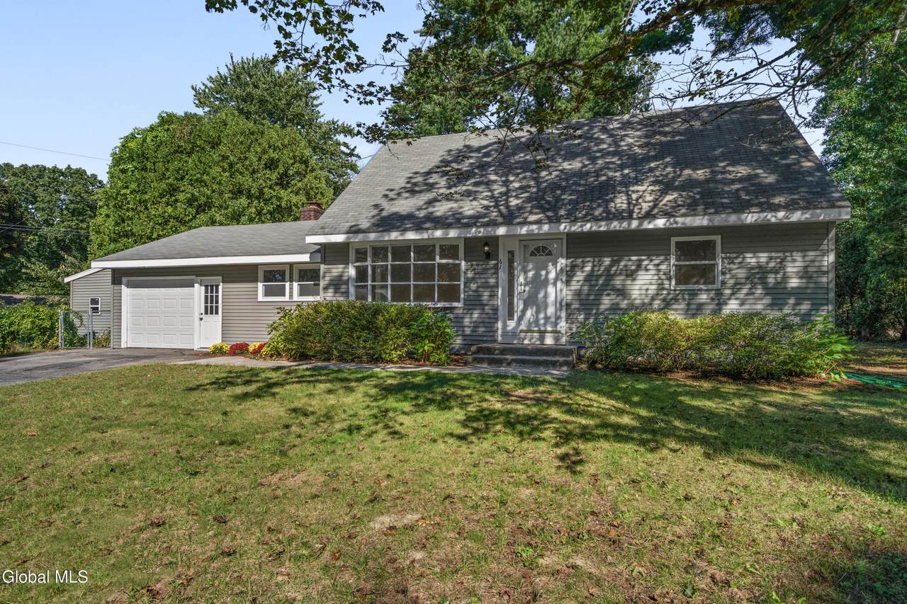 61 Margaret Drive - Photo 1