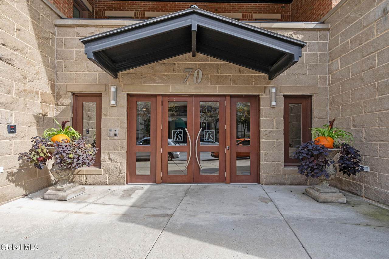 70 Railroad Place - Photo 1