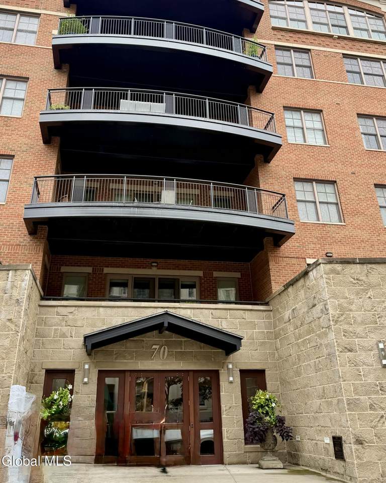 70 Railroad Place - Photo 1
