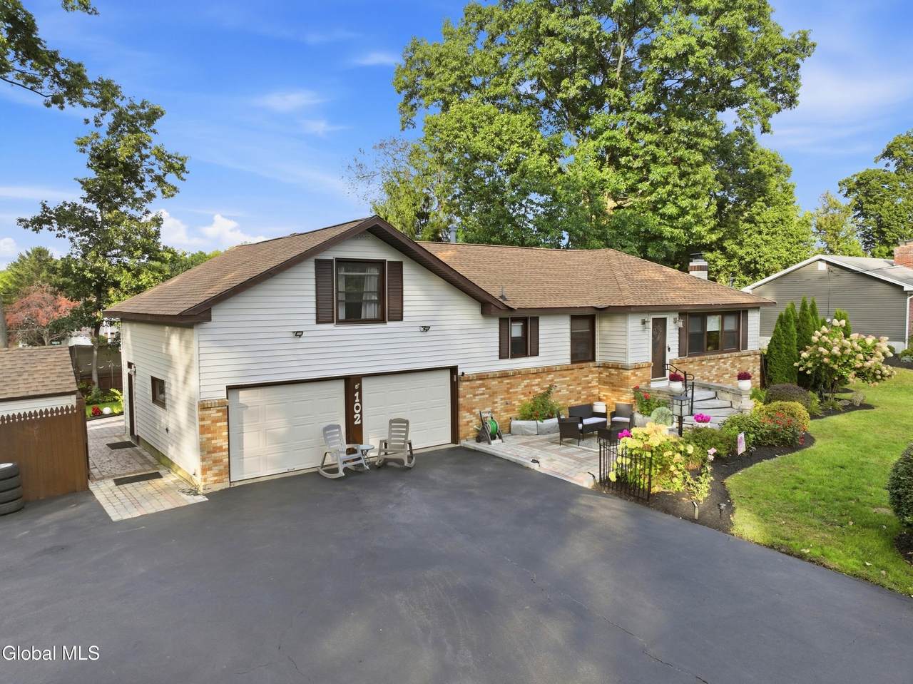 102 Greenleaf Drive - Photo 1