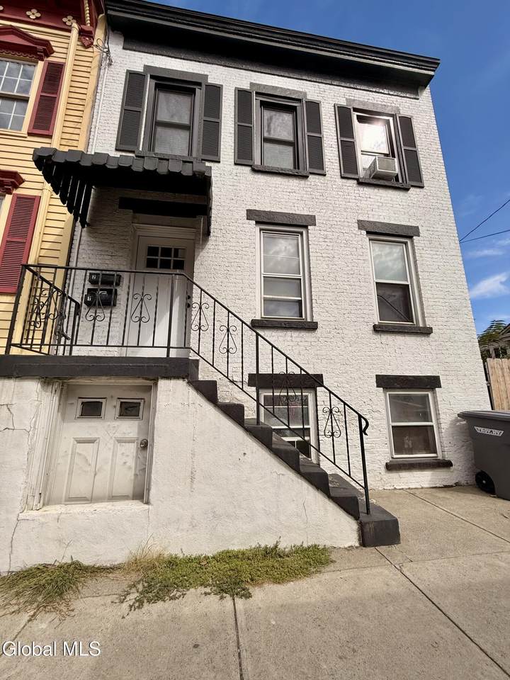 105 Ferry Street - Photo 1
