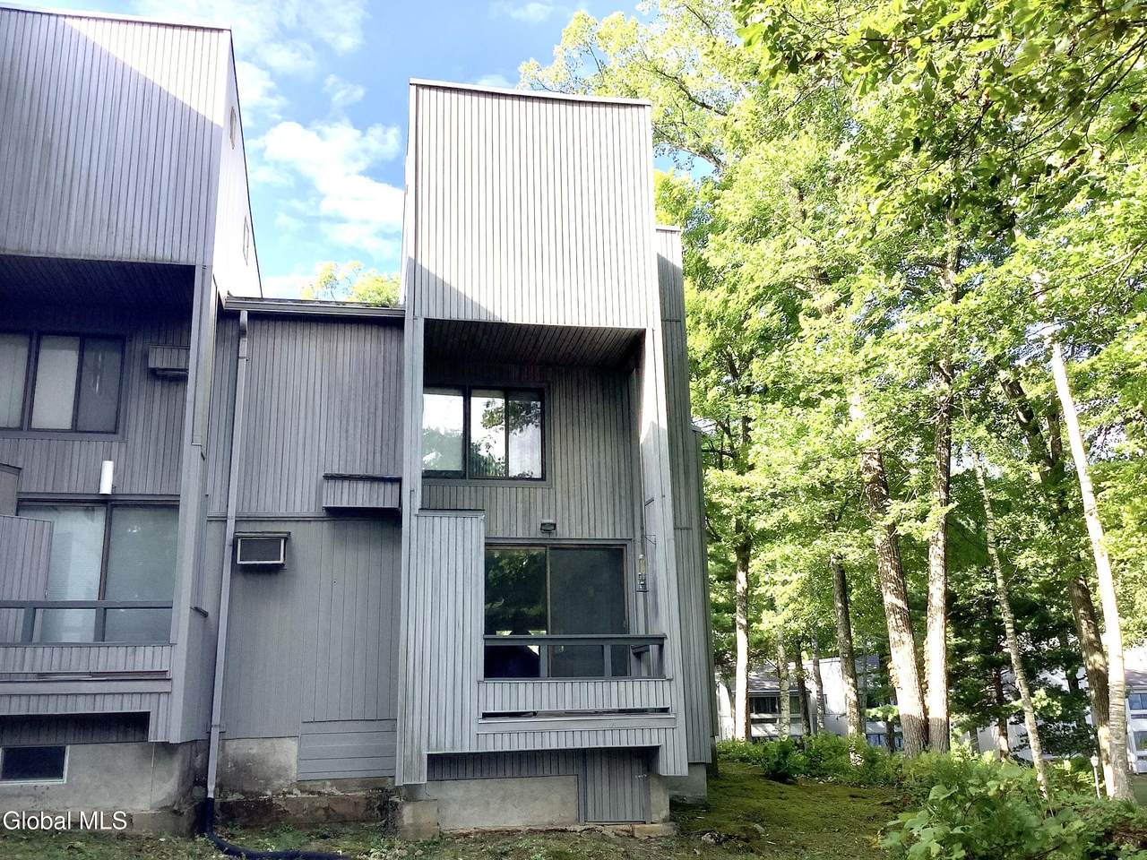3562 Lake Shore - Photo 1