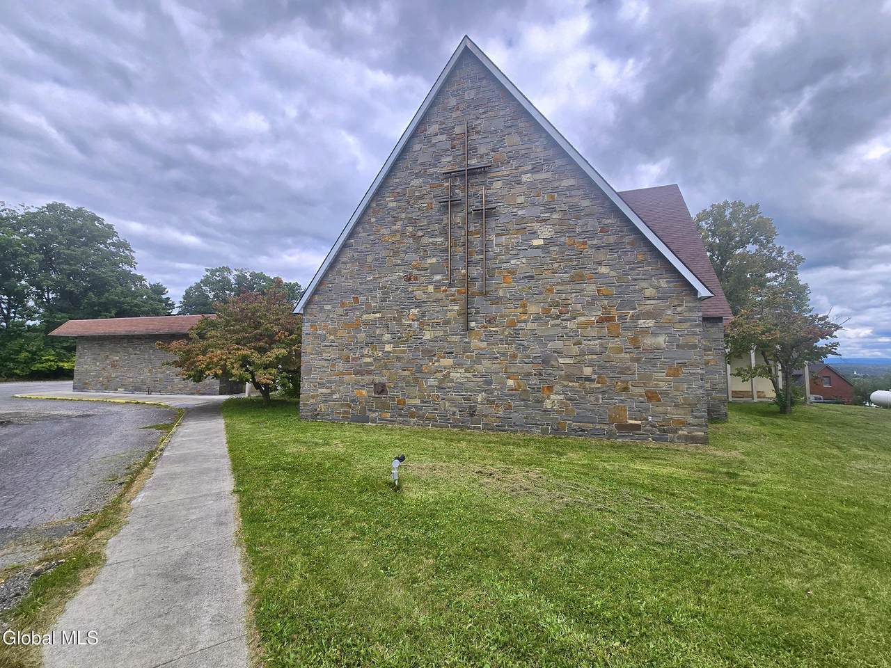 16 Hillcrest Drive - Photo 1