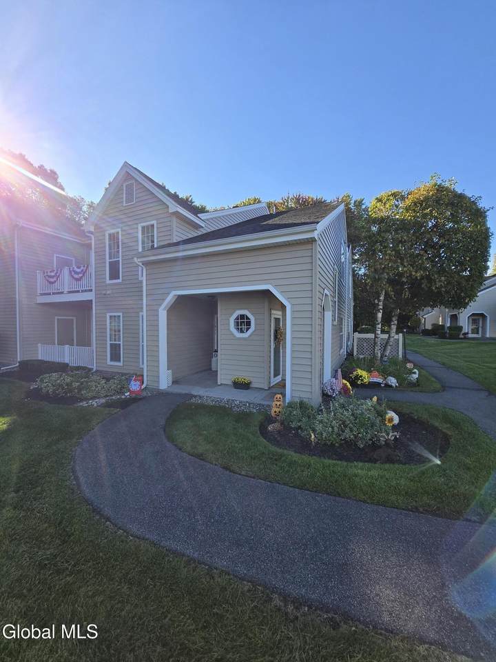 1811 Hampton Place Boulevard - Photo 1