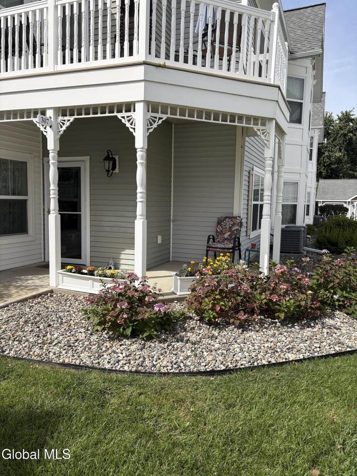 307 Kelly Circle - Photo 1