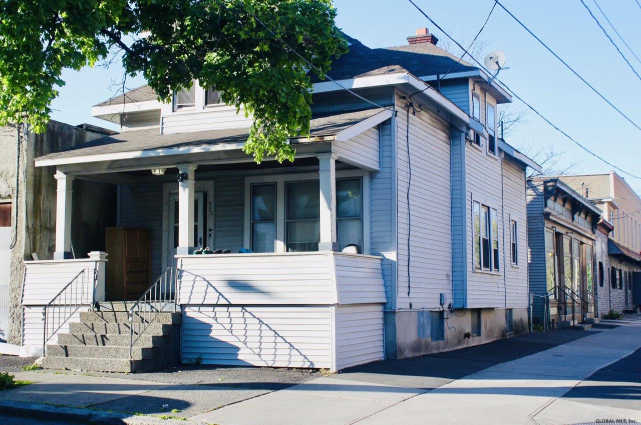 483 Yates St - Photo 1