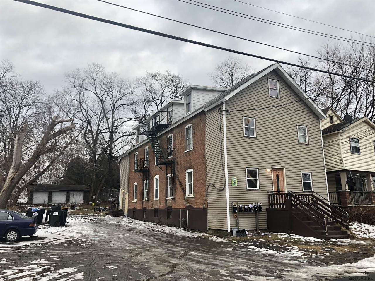 921 Davis Ter - Photo 1