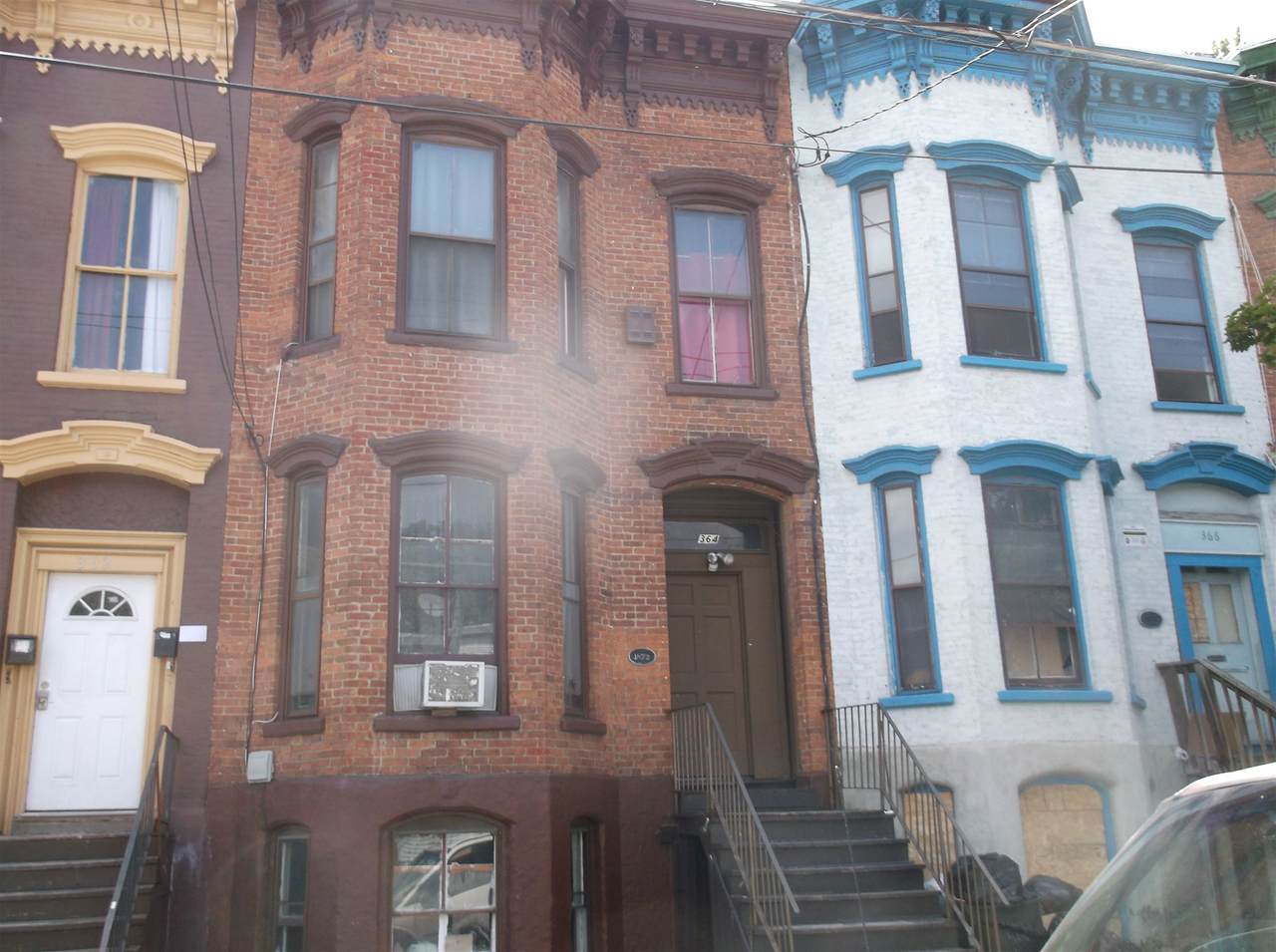 364 Clinton Av - Photo 1
