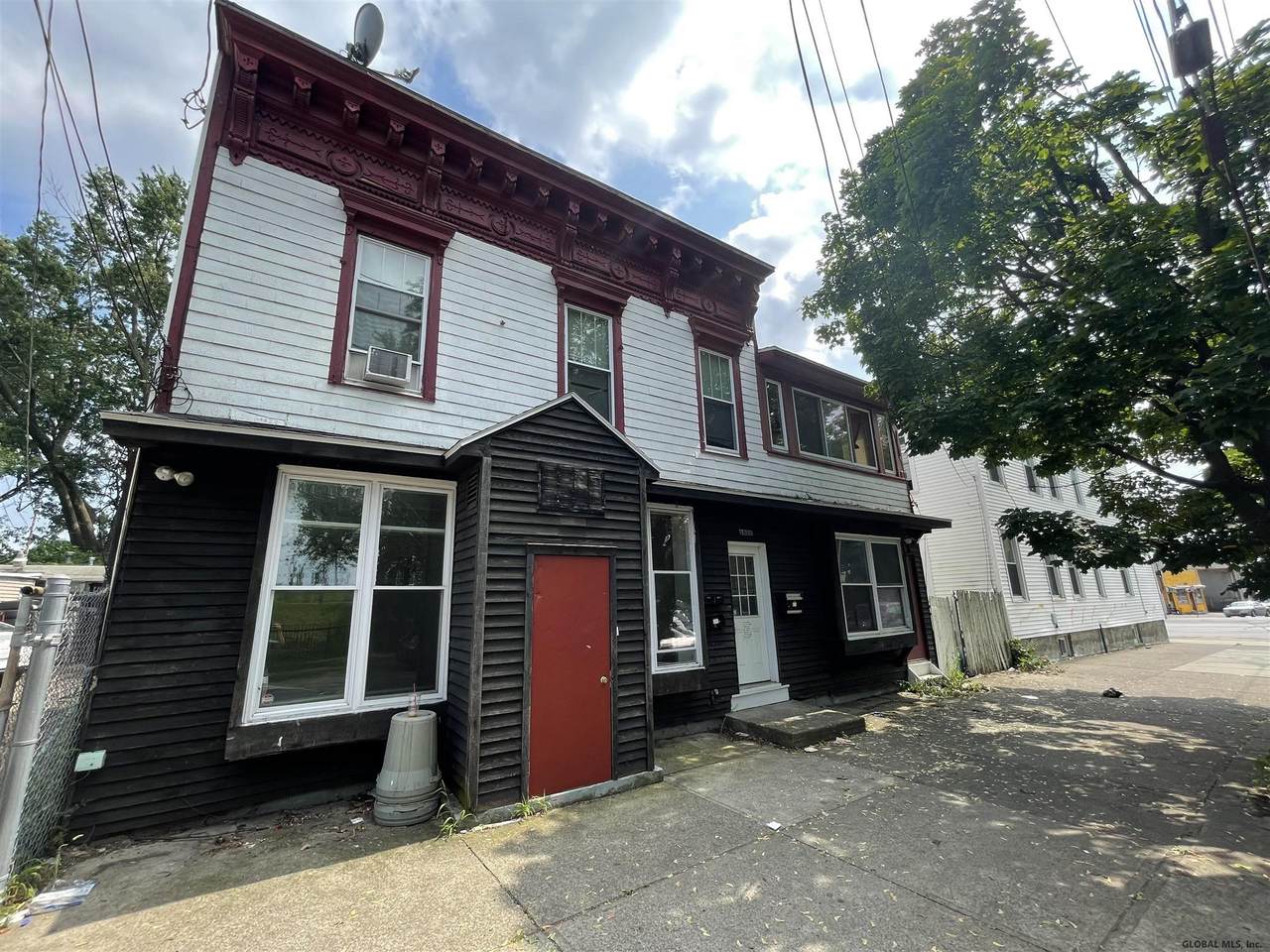 102.5 Ontario St - Photo 1