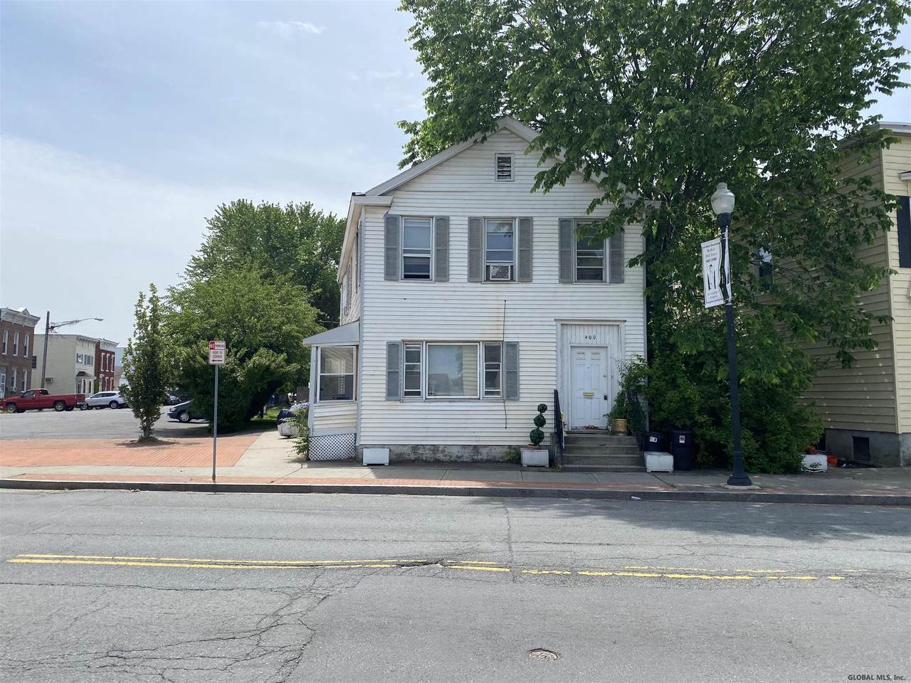400 19TH ST - Photo 1