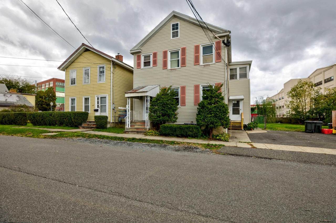 411 9TH ST - Photo 1