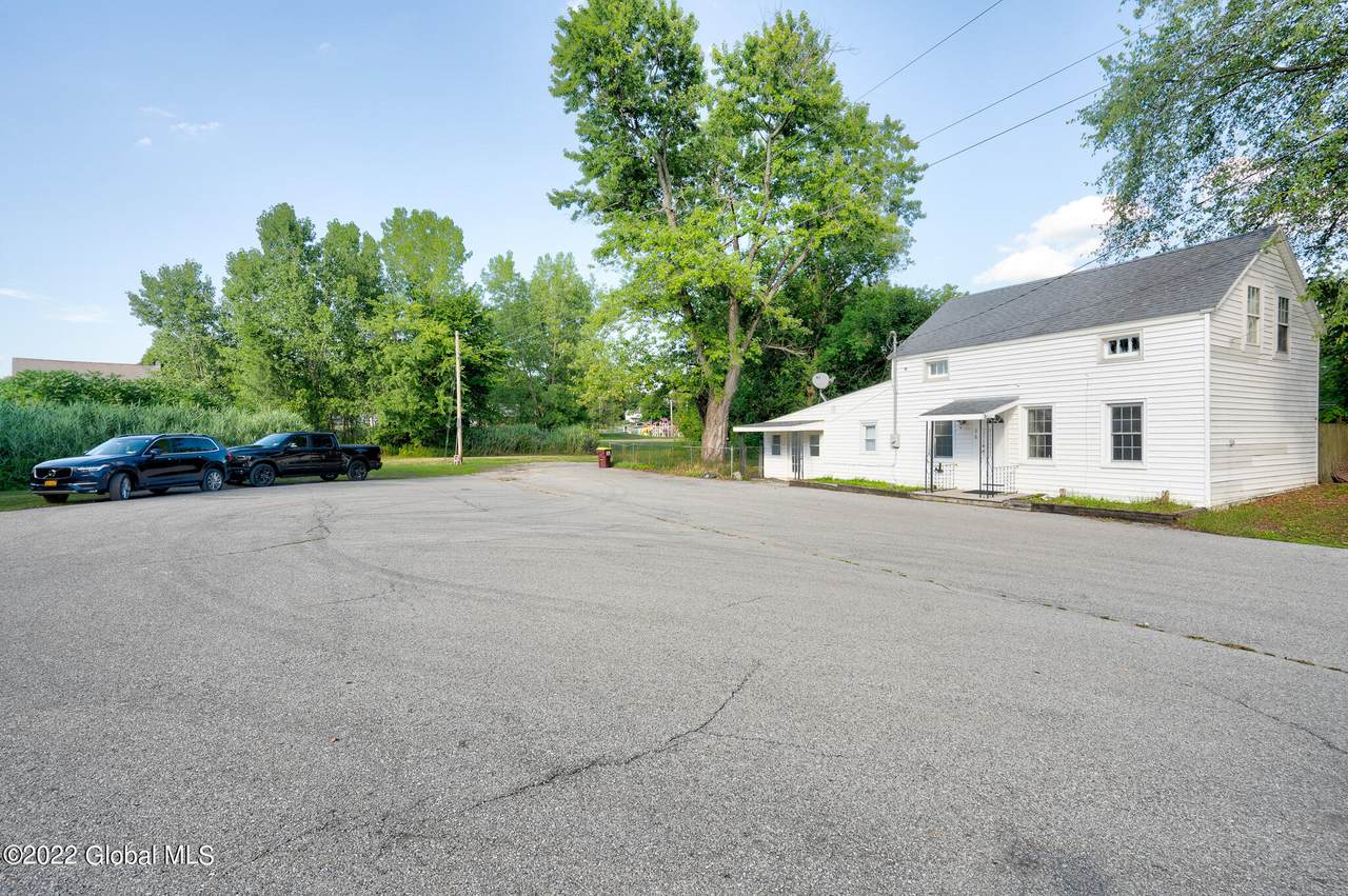 28 Champlain Road - Photo 1