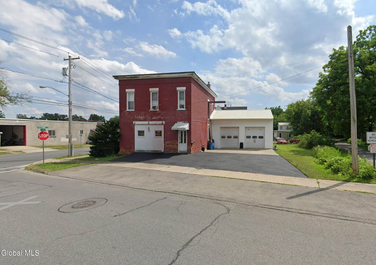 331 Perry Street - Photo 1
