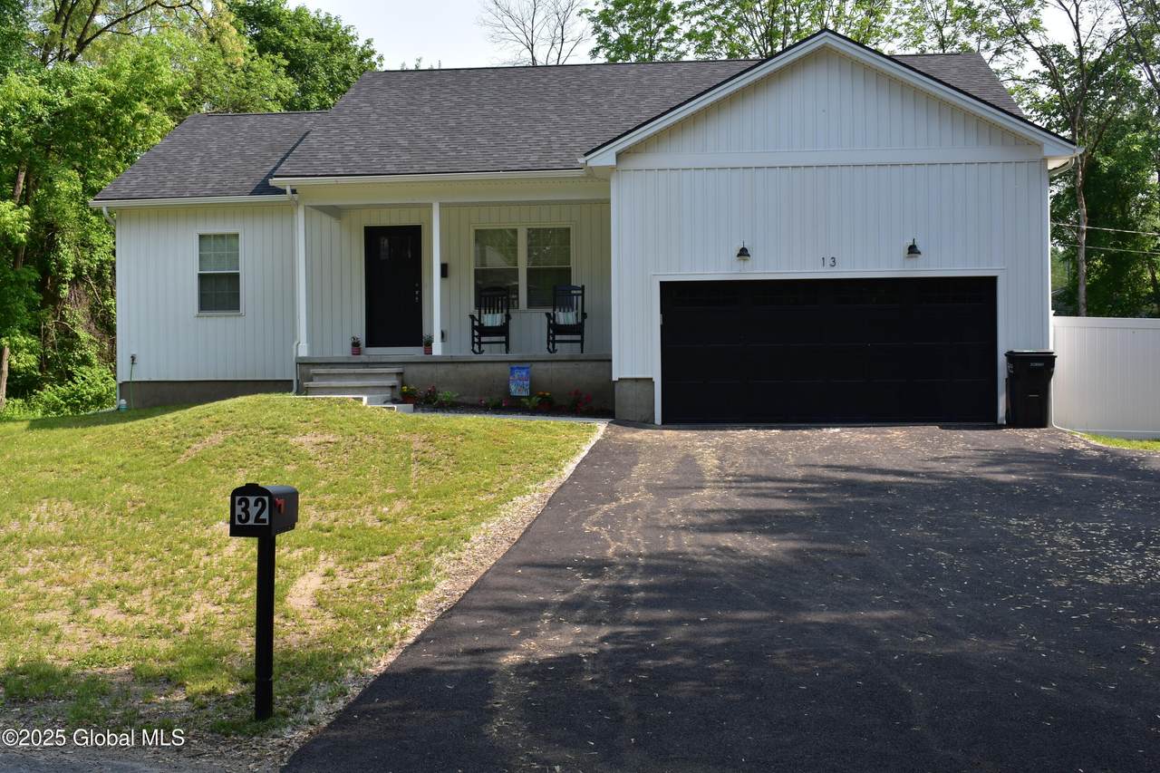 32 Swan Street - Photo 1