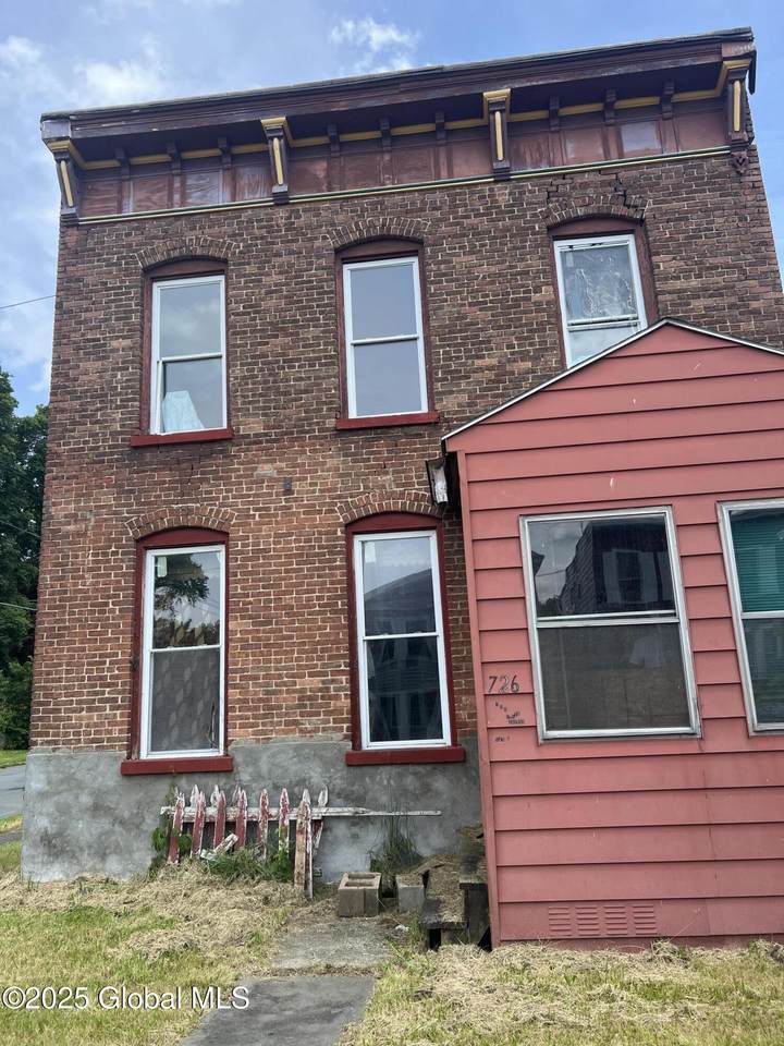 726 5th Avenue - Photo 1
