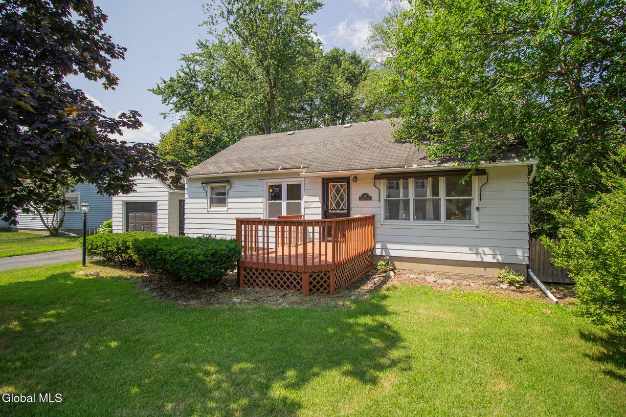 14 Holly Lane - Photo 1