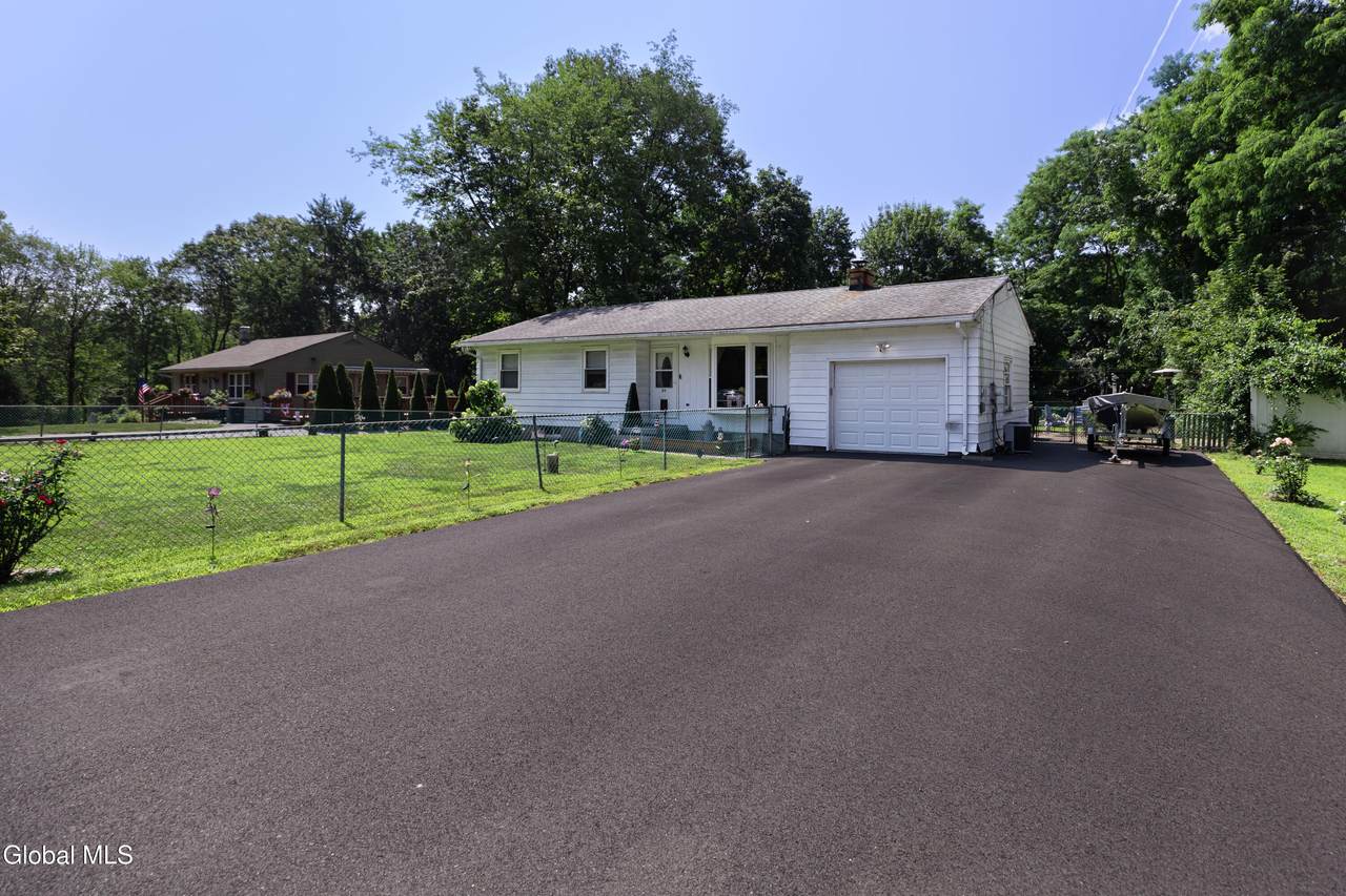 16 Stonewood Drive - Photo 1