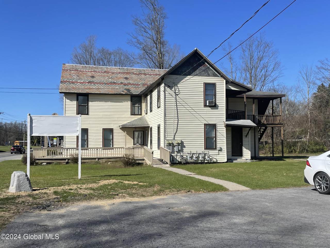 524 Maple Avenue - Photo 1