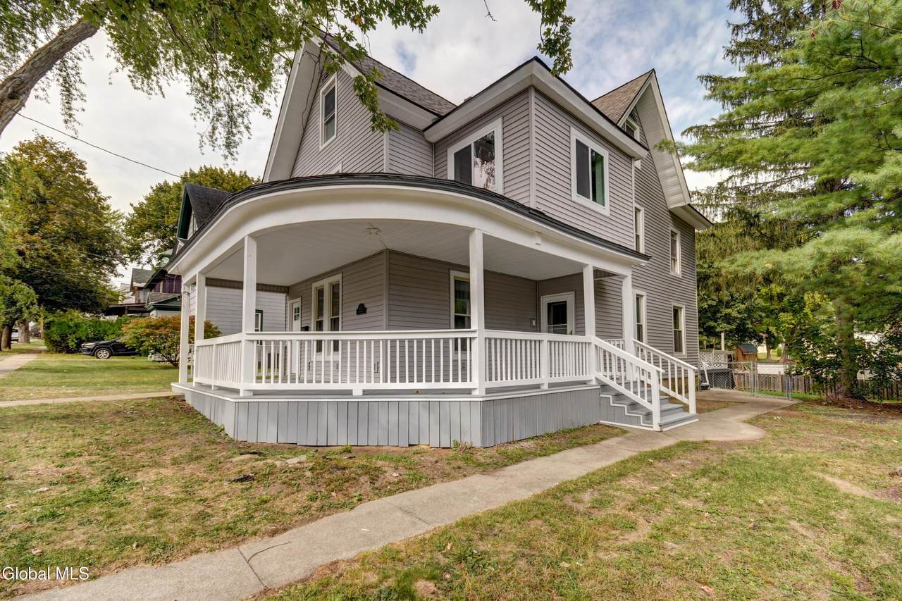 105 Burton Street - Photo 1