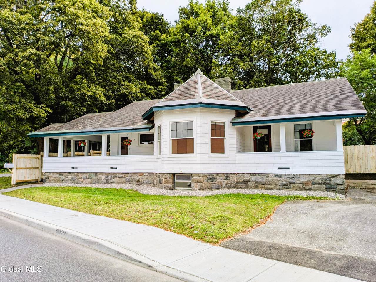4 Palmer Avenue - Photo 1