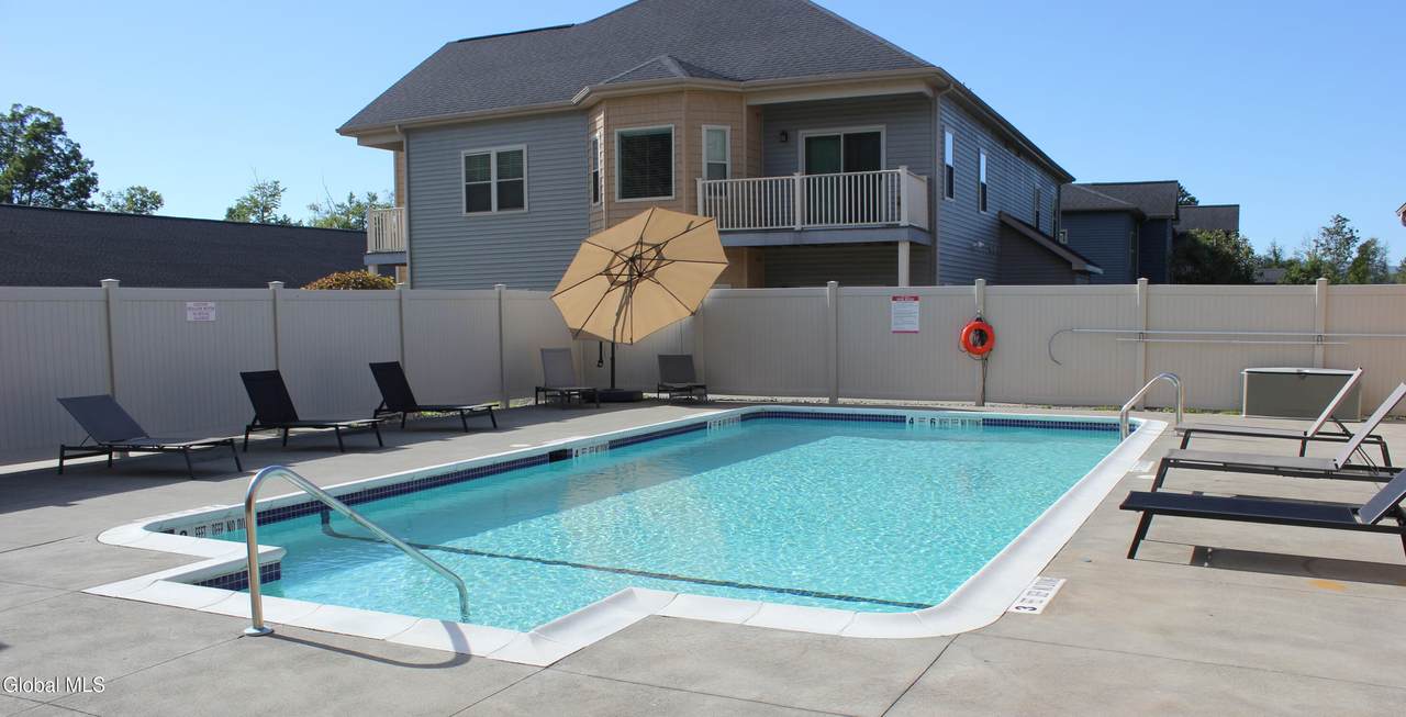 48 Bavarian Way - Photo 1