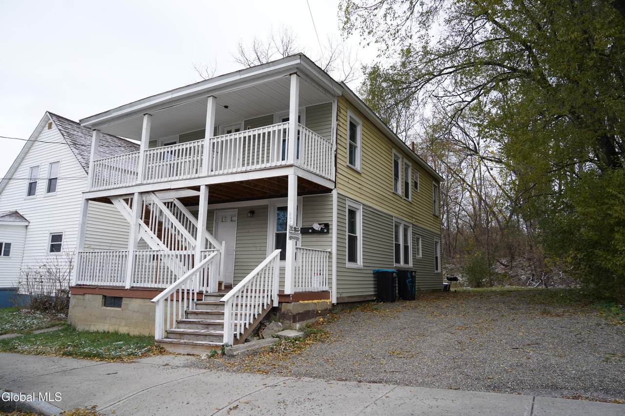 435 Manhattan Street - Photo 1