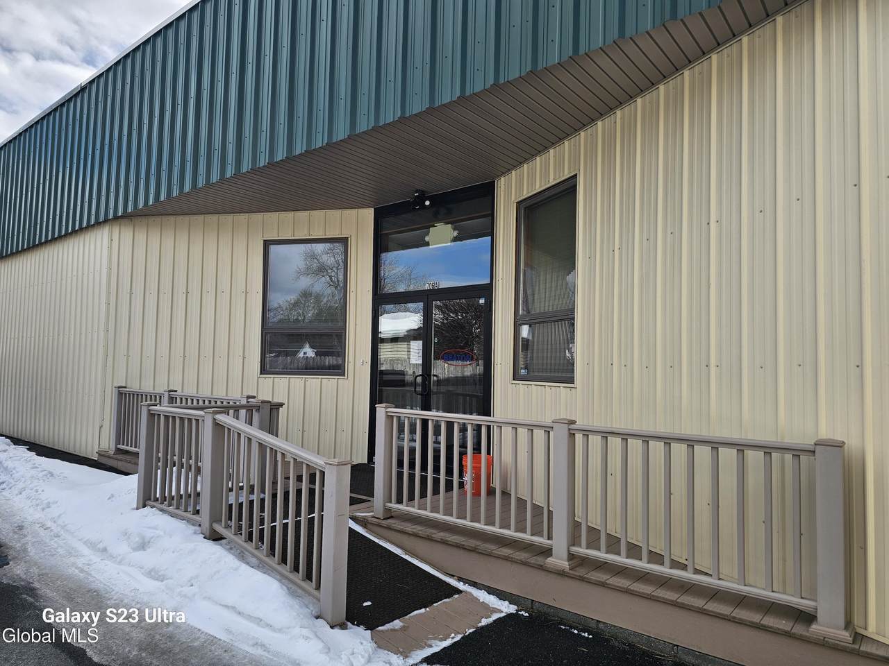 706 Kings Road - Photo 1