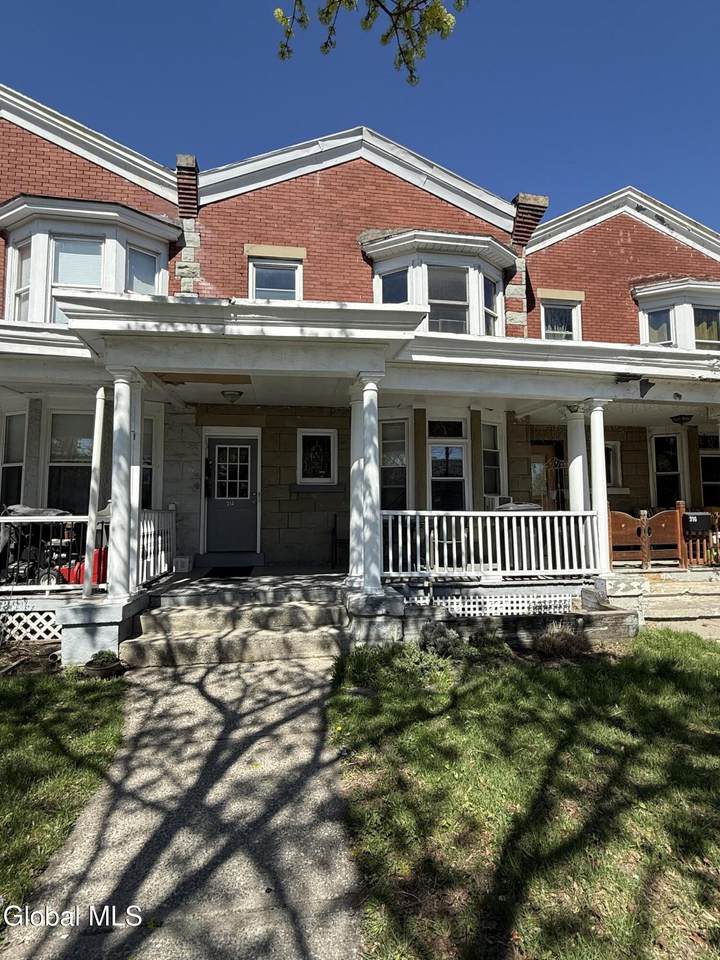 314 Manning Boulevard - Photo 1