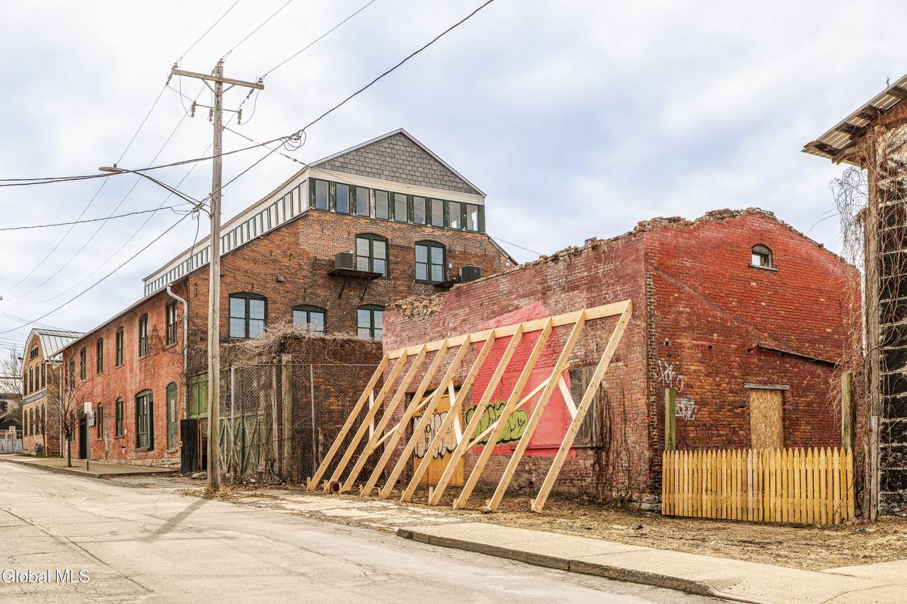 357 Columbia Street - Photo 1