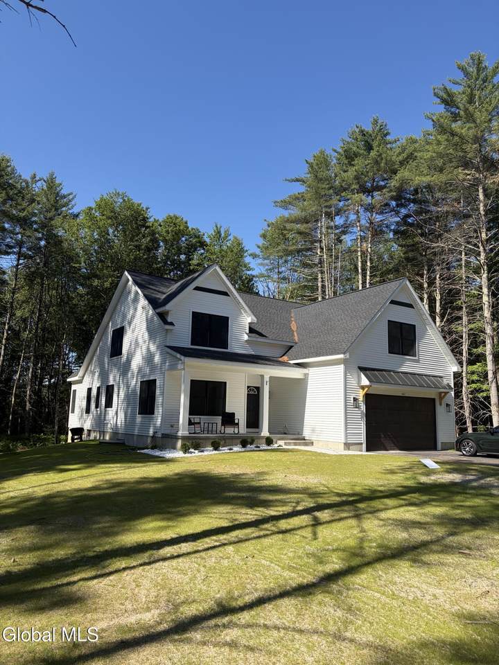 622 Acland Boulevard - Photo 1
