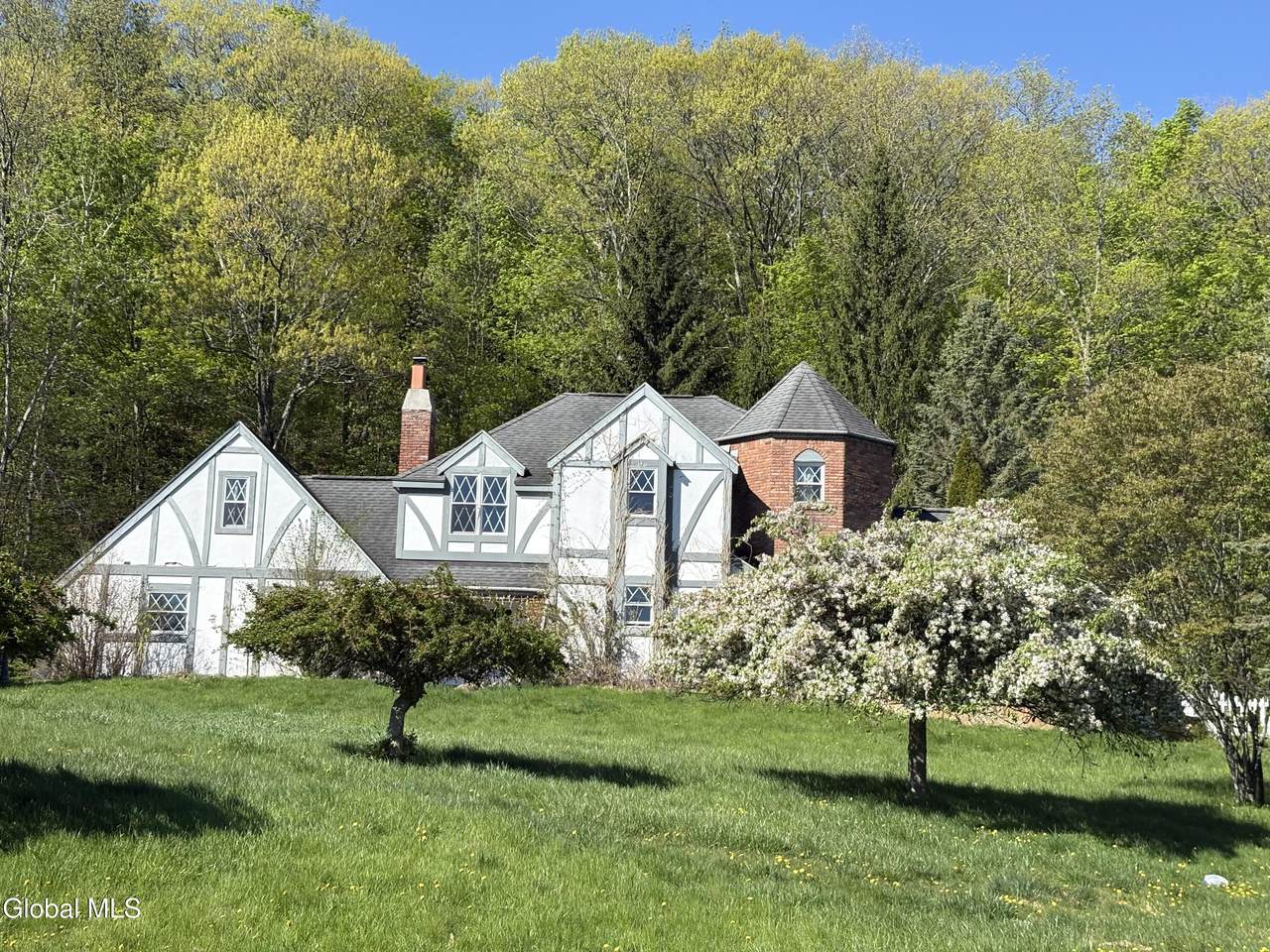 1143 Leesome Lane - Photo 1